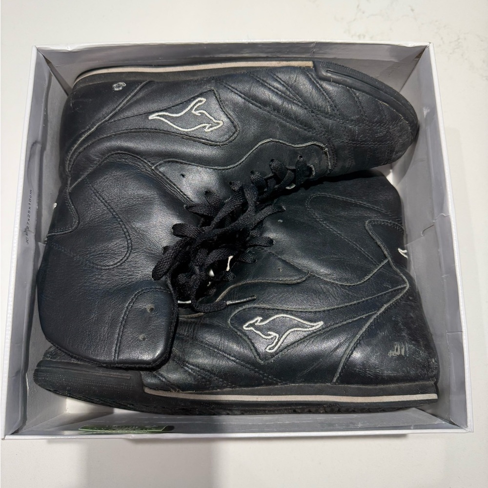Vintage from early 2000’s Men's Black kangaROOS Leather Shoes